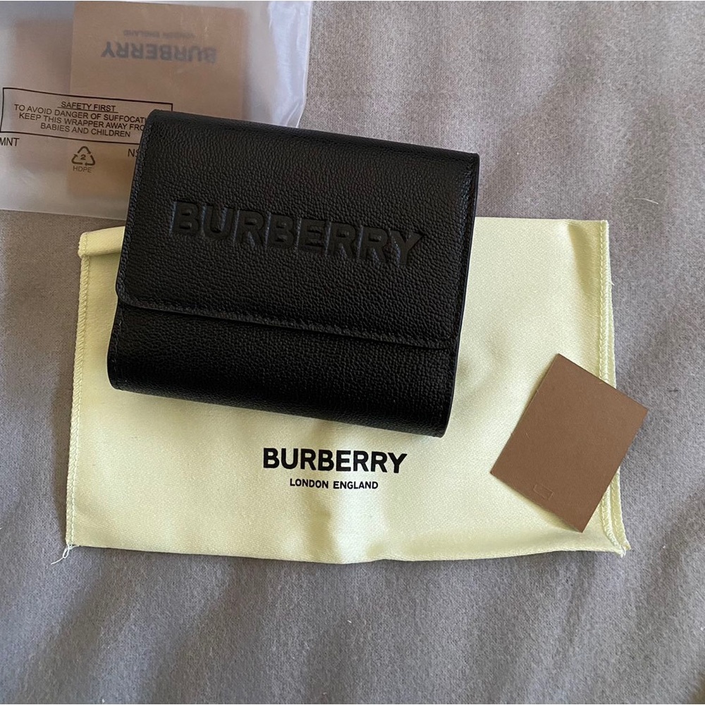 Burberry Luna Black Wallet - Picture 4 of 7